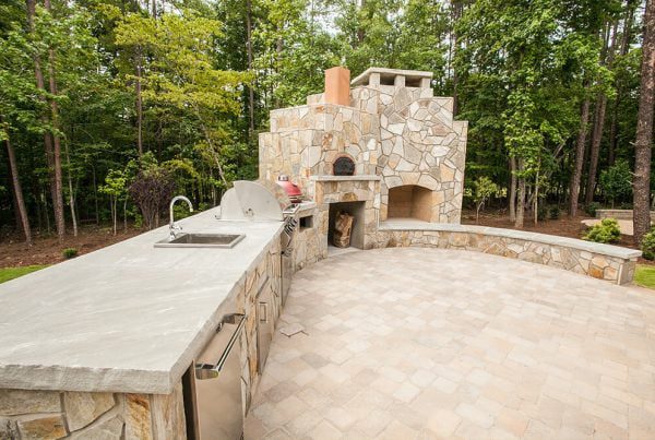 outdoor kitchen design with pizza oven