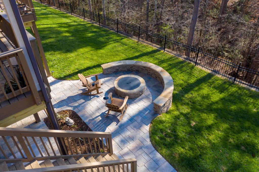 8 Backyard Fire Pit Landscaping Ideas